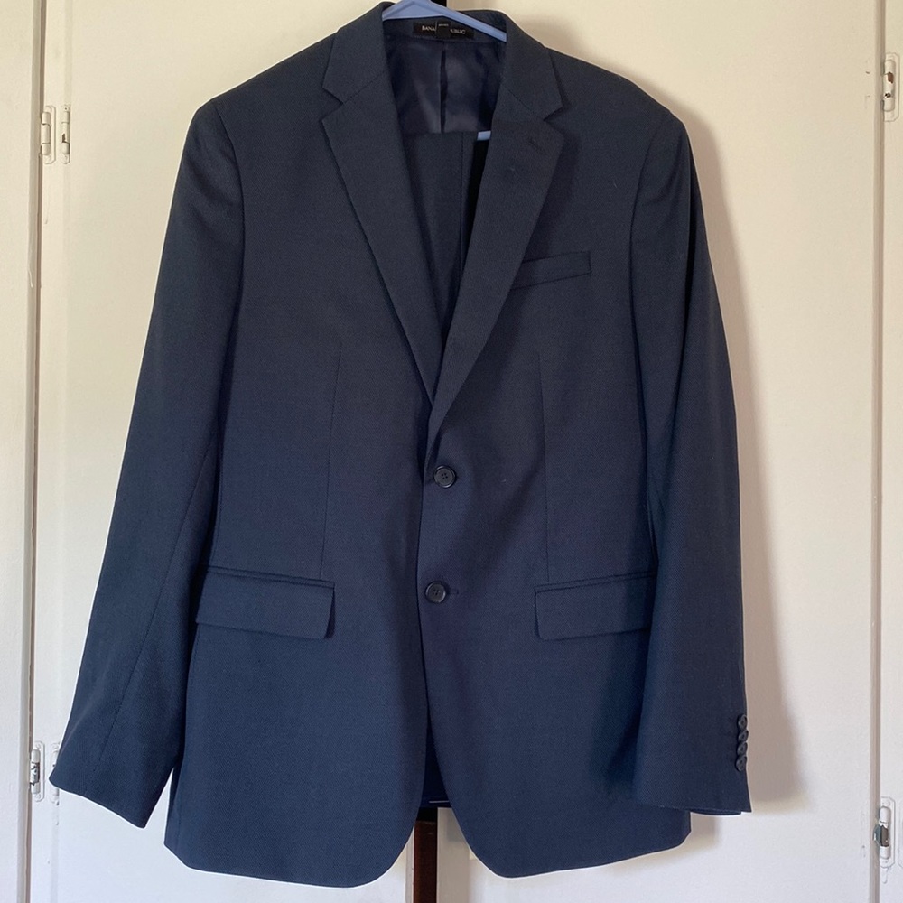 Men’s Banana Republic slim fit 2 piece suit